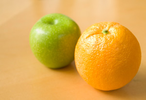 Our editors explain how to make comparisons effectively in academic writing. A photo of an apple and an orange on a table.